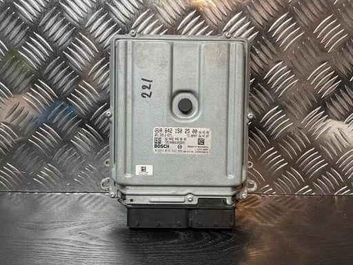Computer Motormanagement van een Mercedes S-Klasse