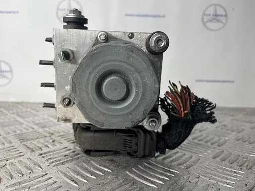 ABS Pomp van een Mercedes CLA