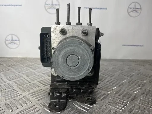 ABS Pomp van een Mercedes Sprinter