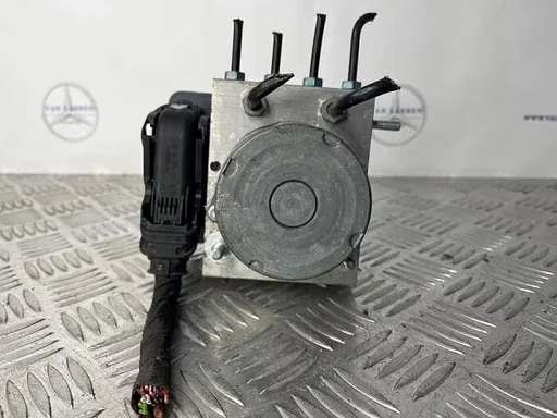 ABS Pomp van een Mercedes V-Klasse