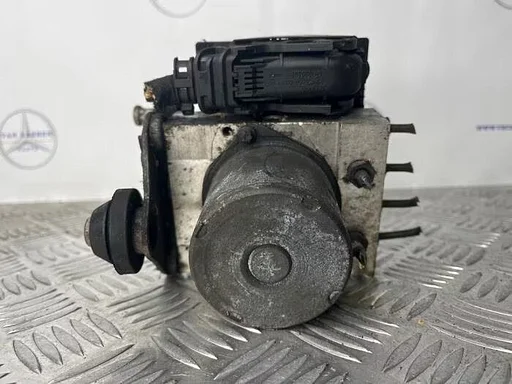 ABS Pomp van een Mercedes Vito