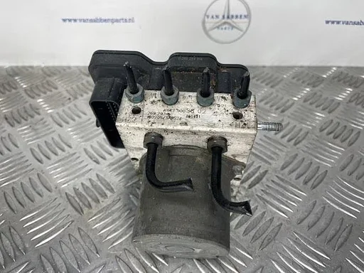 ABS Pomp van een Mercedes Vito