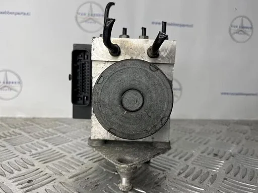 ABS Pomp van een Mercedes Vito