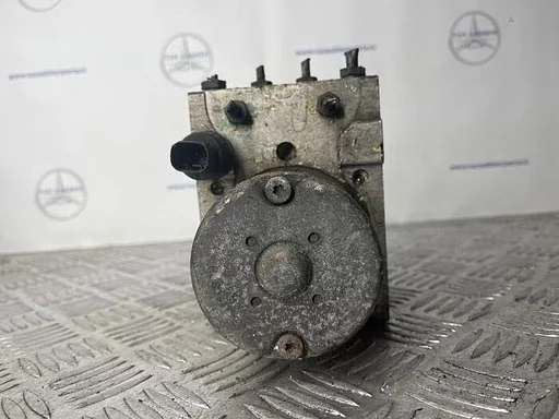 ABS Pomp van een Mercedes Vito