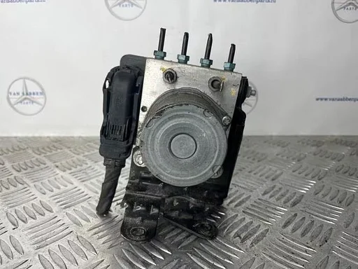 ABS Pomp van een Mercedes Vito