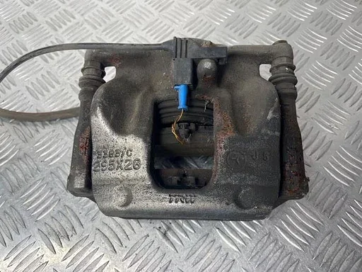 Remklauw (Tang) links-voor van een Mercedes E-Klasse