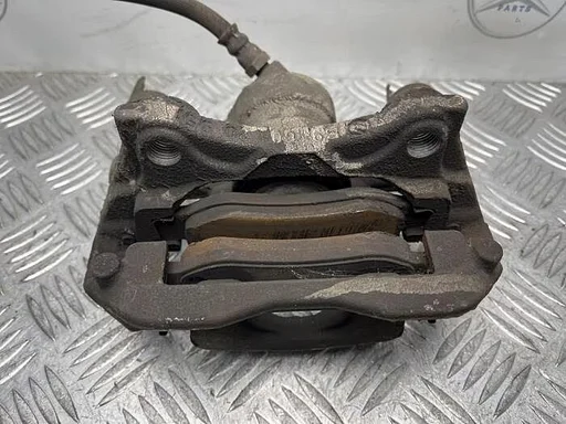 Remklauw (Tang) rechts-achter van een Mercedes Vito