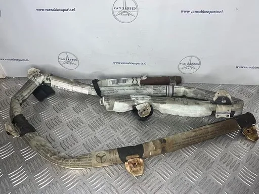 Airbag hemel rechts van een Mercedes CLA