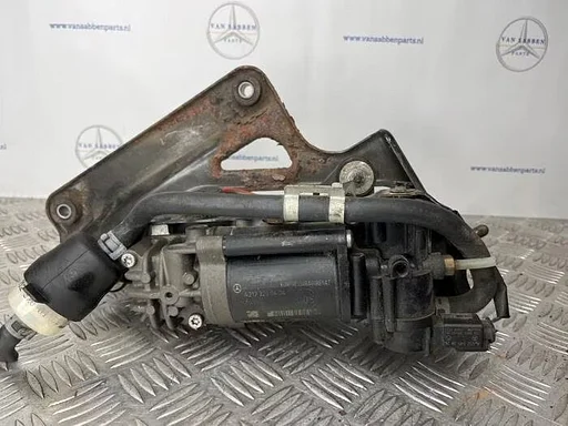 Luchtpomp (Vering) van een Mercedes E-Klasse