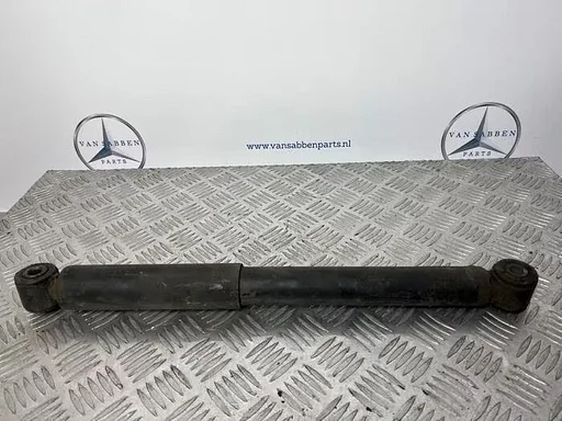 Schokdemper rechts-achter van een Mercedes Sprinter