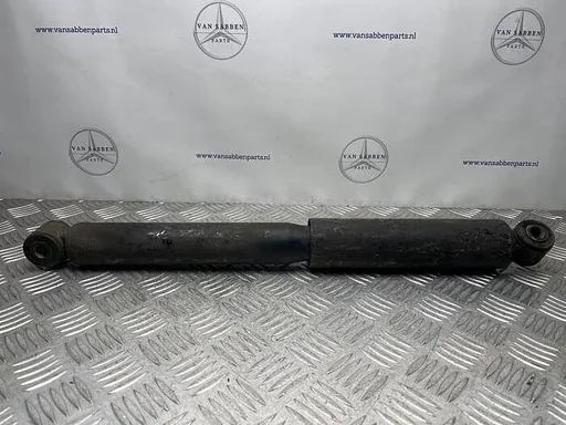 Schokdemper rechts-achter van een Mercedes Sprinter