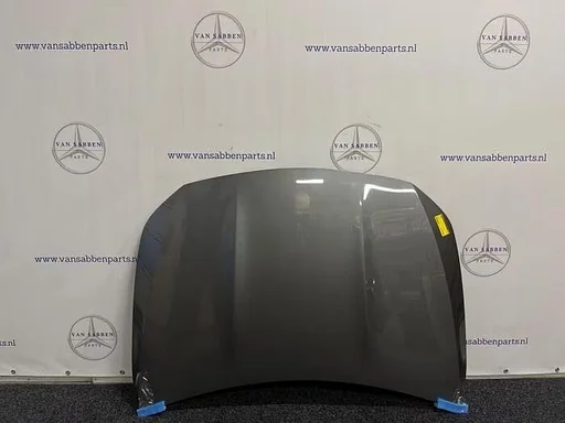 Motorkap van een Mercedes CLA (787)