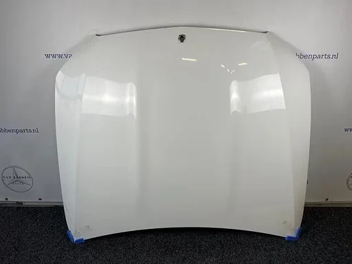 Motorkap van een Mercedes E-Klasse (149)