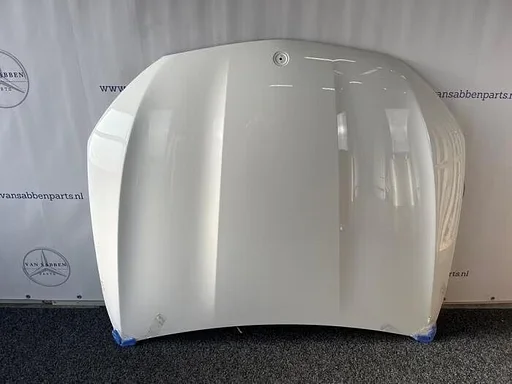 Motorkap van een Mercedes GLC-Klasse (149)