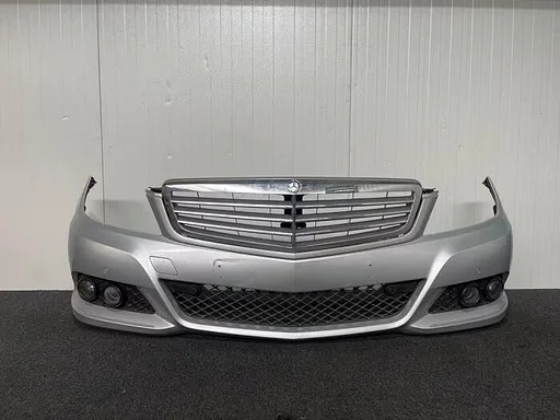 Voorbumper van een Mercedes C-Klasse (775)