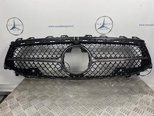 Grille van een Mercedes CLA (CHROOM)