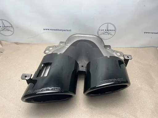 Diffuser achterbumper van een Mercedes A-Klasse (040)