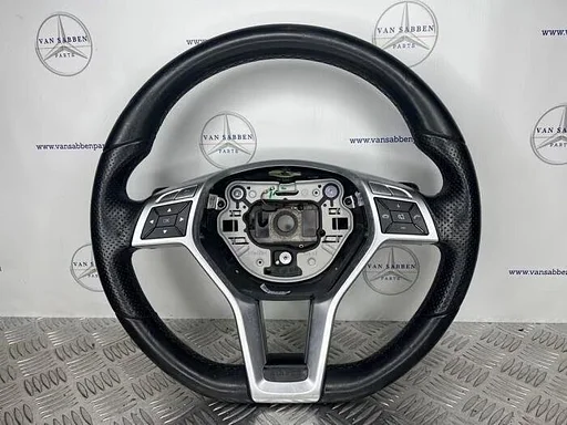 Stuurwiel van een Mercedes E-Klasse