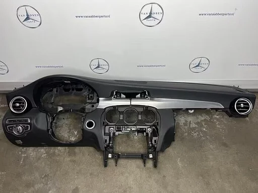 Dashboard van een Mercedes C-Klasse