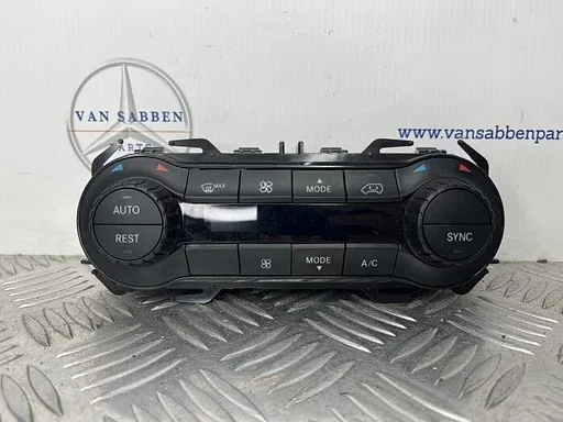 Kachel Bedieningspaneel van een Mercedes Vito