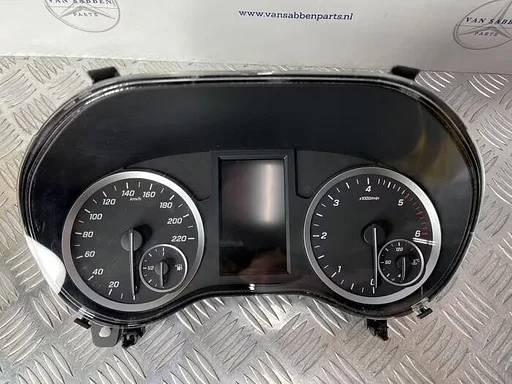 Kilometerteller KM van een Mercedes Vito