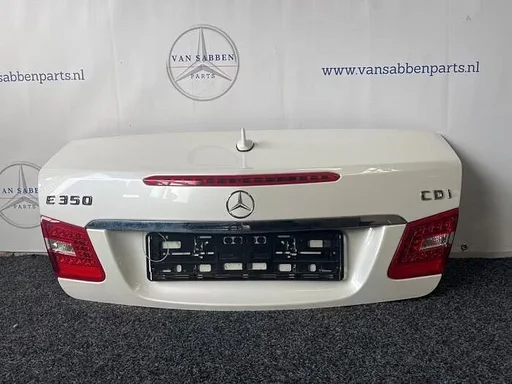 Achterklep van een Mercedes E-Klasse (799)