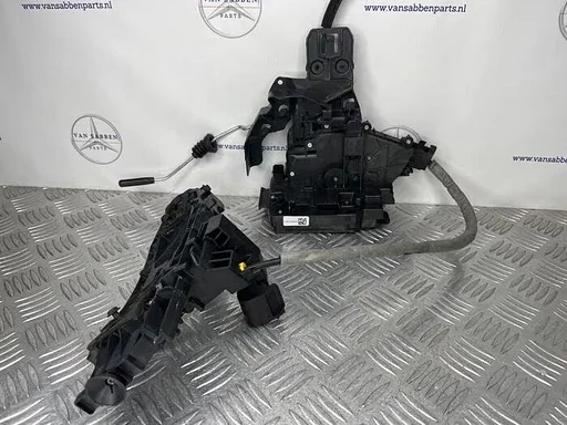 Deurslot Mechaniek 4Deurs rechts-achter van een Mercedes C-K