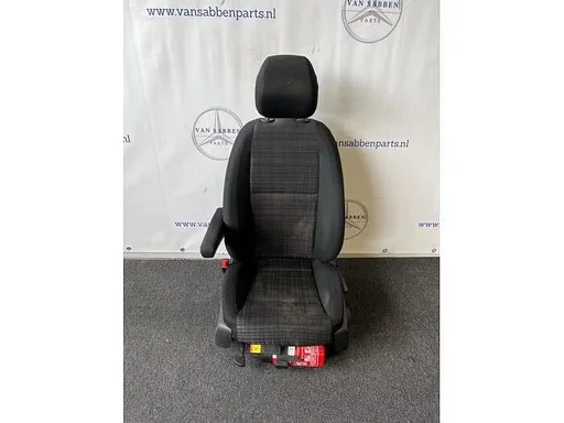 Stoel links van een Mercedes Vito
