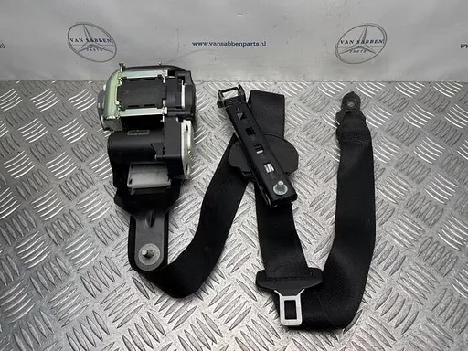 Veiligheidsgordel links-voor van een Mercedes E-Klasse