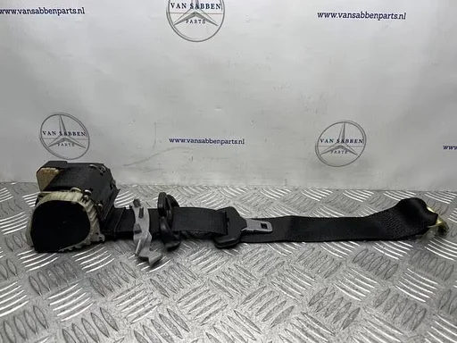 Veiligheidsgordel rechts-achter van een Mercedes C-Klasse