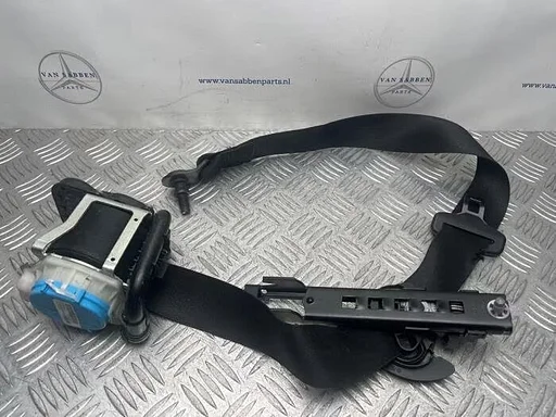 Veiligheidsgordel rechts-voor van een Mercedes A-Klasse