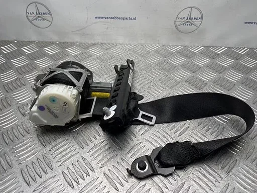 Veiligheidsgordel rechts-voor van een Mercedes C-Klasse