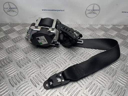 Veiligheidsgordel rechts-voor van een Mercedes C-Klasse