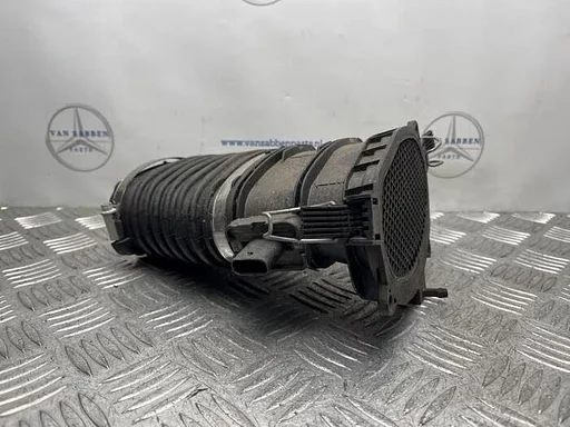 Luchtmassameter van een Mercedes E-Klasse