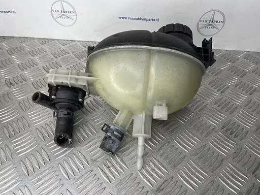 Expansievat van een Mercedes C-Klasse