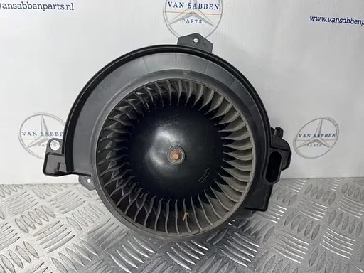 Kachel Ventilatiemotor van een Mercedes Sprinter