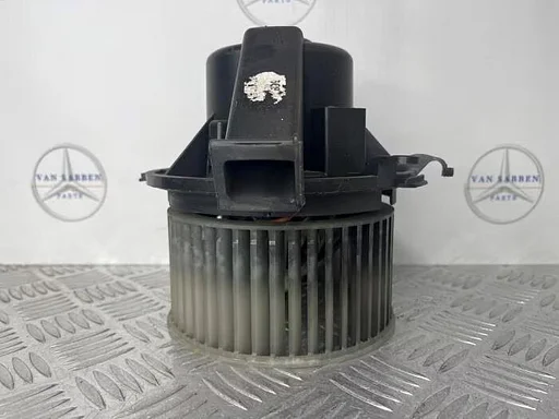 Kachel Ventilatiemotor van een Mercedes Sprinter
