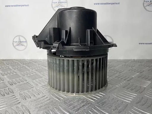 Kachel Ventilatiemotor van een Mercedes Sprinter
