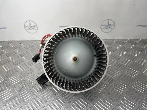 Kachel Ventilatiemotor van een Mercedes Vito
