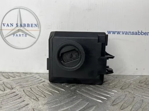 Elektronisch kontaktslot van een Mercedes B-Klasse