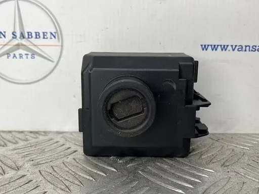 Elektronisch kontaktslot van een Mercedes GLA