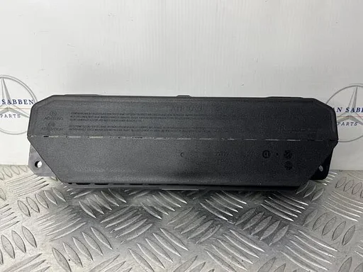 Knie airbag van een Mercedes E-Klasse