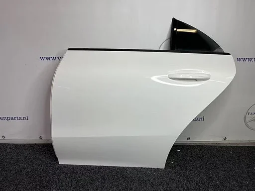 Portier 4Deurs links-achter van een Mercedes CLA (149)