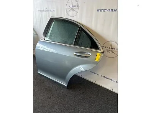 Portier 4Deurs links-achter van een Mercedes S-Klasse (XXX)