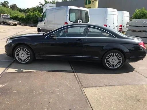 Scherm links-voor van een Mercedes CL (197)