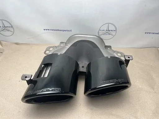 Diffuser achterbumper van een Mercedes A-Klasse (040)