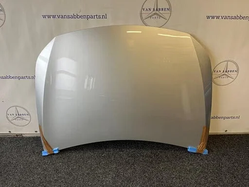 Motorkap van een Mercedes A-Klasse (773)