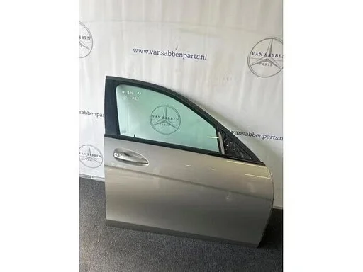Portier 4Deurs rechts-voor van een Mercedes C-Klasse (723)