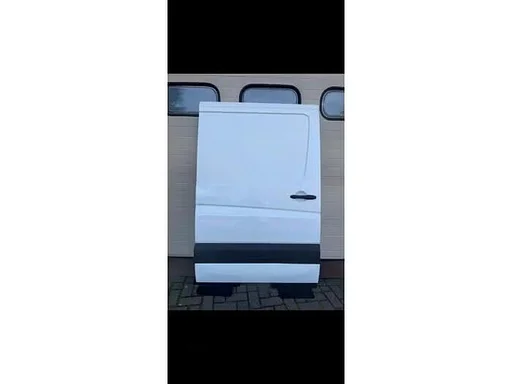 Schuifdeur rechts van een Mercedes Sprinter (147)