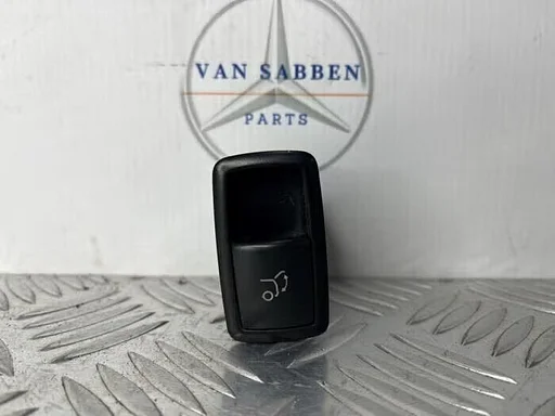 Schakelaar achterklep van een Mercedes ML-Klasse